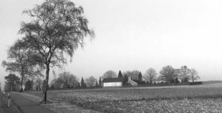 Etwas außerhalb des Ortes der Friedhof Handeloh